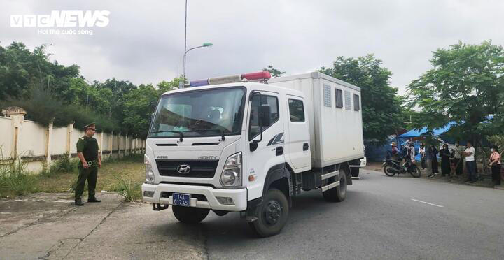 Kẻ nổ súng khiến thiếu tá công an Quảng Ninh hy sinh bị dẫn giải tới toà
