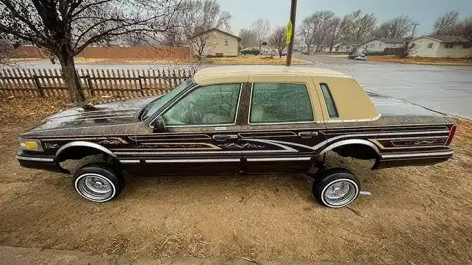 Vinyl roof, model atap populer yang kini telah ditinggalkan