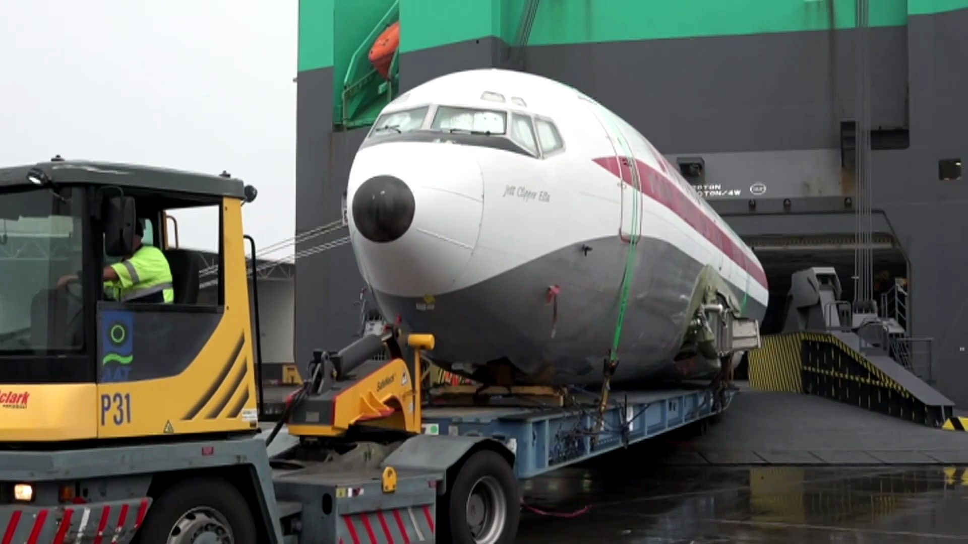 John Travolta's old luxury 707 aircraft arrives in Australia