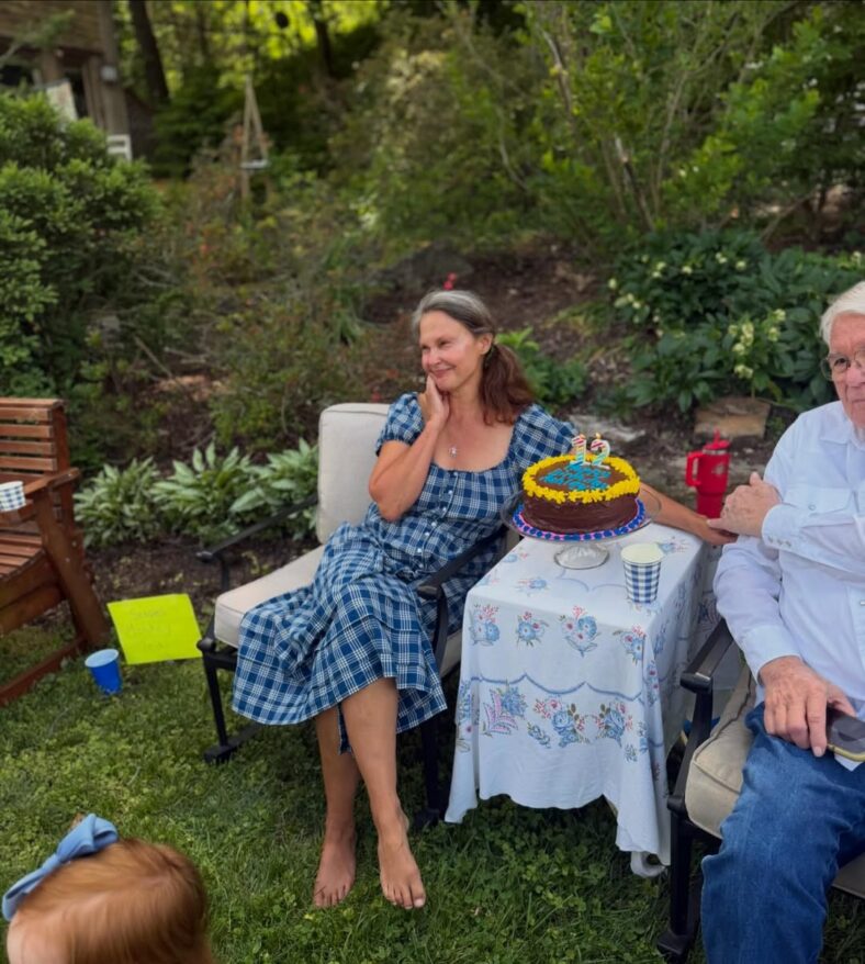 Ashley Judd doubles down on non ‘nurturing’ childhood with jab at mom