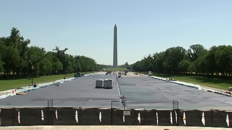 Crews paint DC Reflecting Pool blue as Trump renovation continues