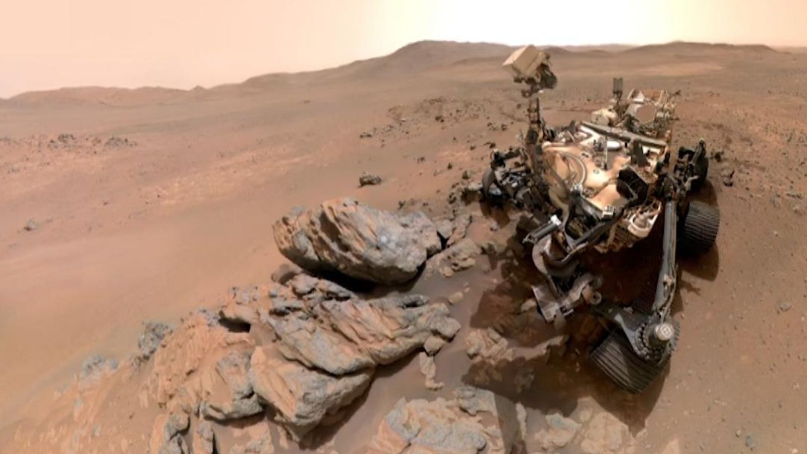 Geo-probe's selfie from Mars