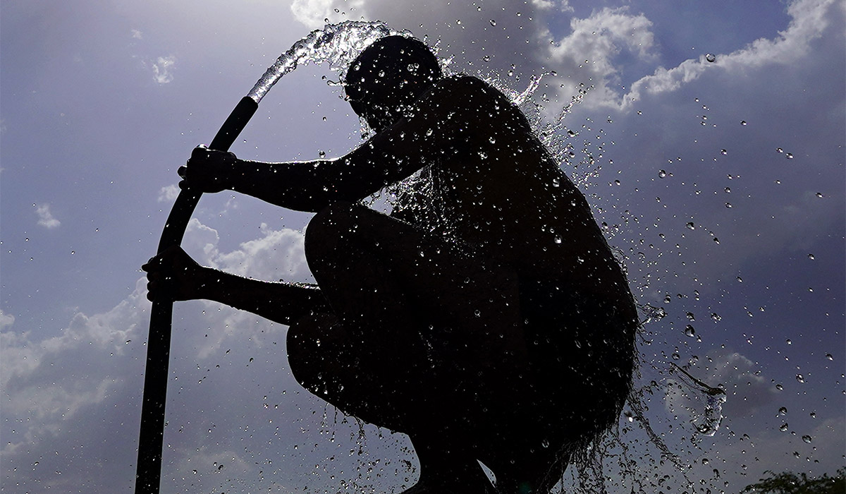 Heatwave alert as blistering temperatures grip holiday hotspots