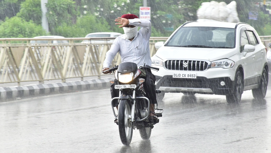 IMD warns of storms and heatwaves hitting India simultaneously