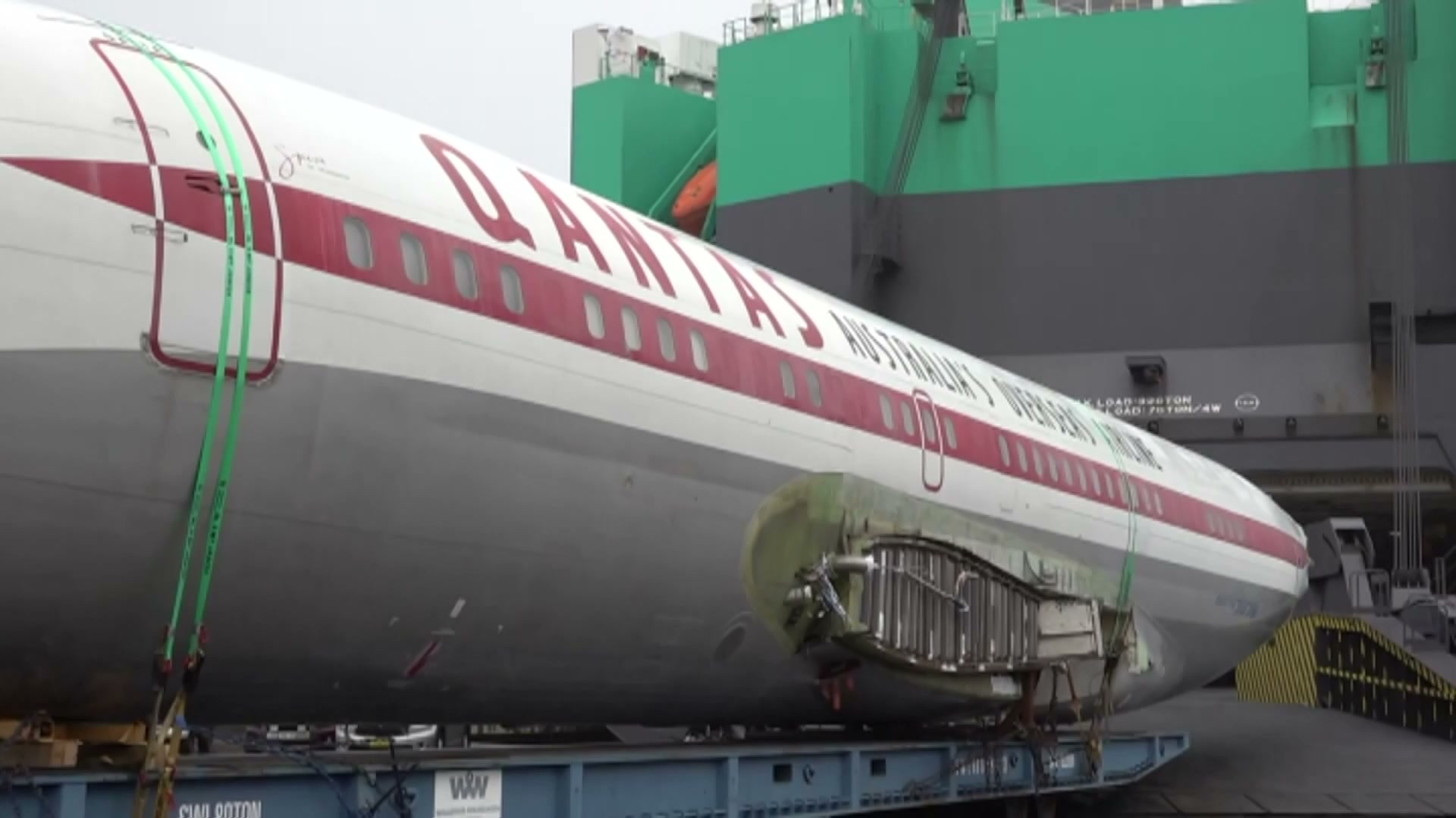 John Travolta's old luxury 707 aircraft arrives in Australia