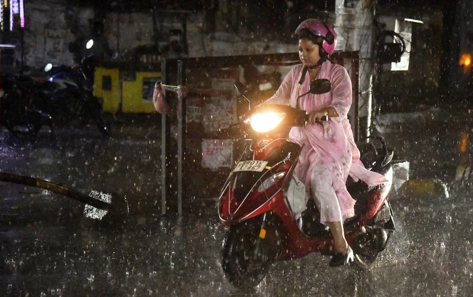 IMD warns of storms and heatwaves hitting India simultaneously