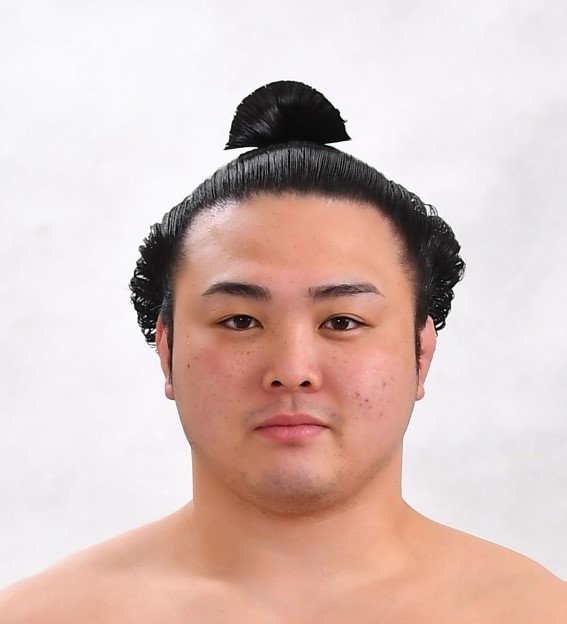 十両炎鵬4連勝 大花竜をとったり
