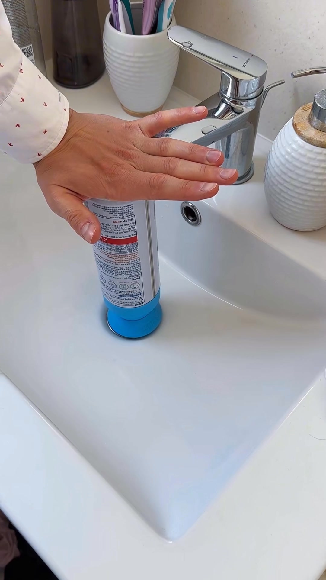 A simple sink pipe cleaning tip