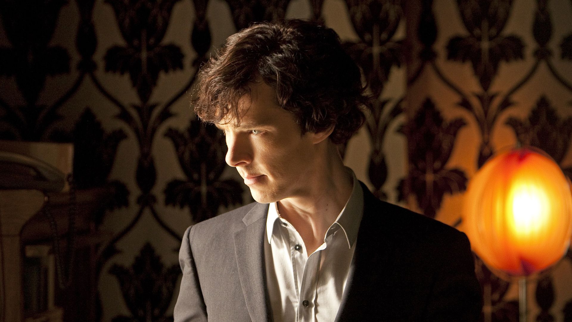 Sherlock's clever deduction scene in episode 1: A Study in Pink