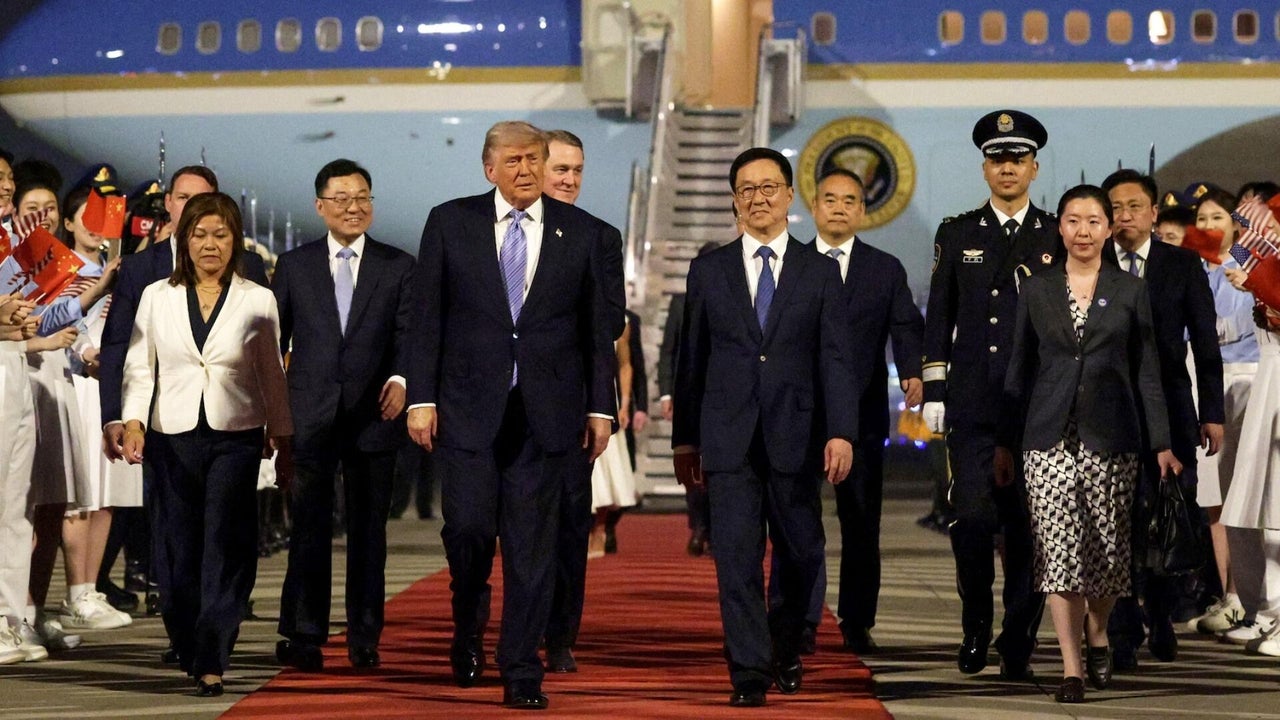 Trump arrives in China for summit with Xi Jinping | Special report