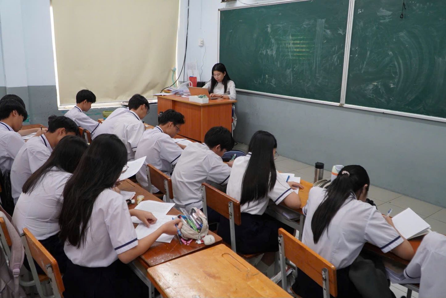 Thức khuya, học kín tuần để cạnh tranh suất vào lớp 10 trường chuyên ở TPHCM