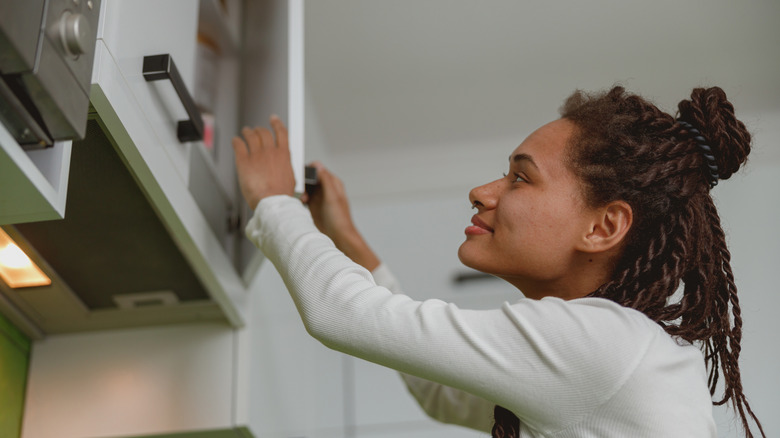 Kiss cluttered deep cabinets goodbye with Amazon's clever pull-out solution