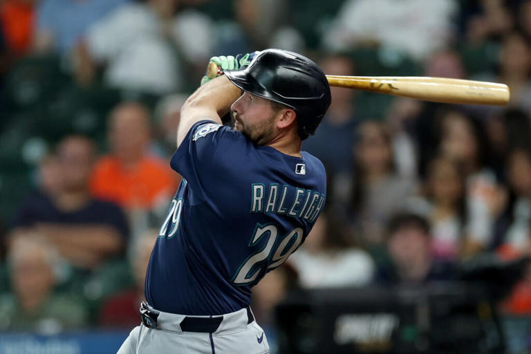 How Mariners star Cal Raleigh ended the longest hitless streak of his ...