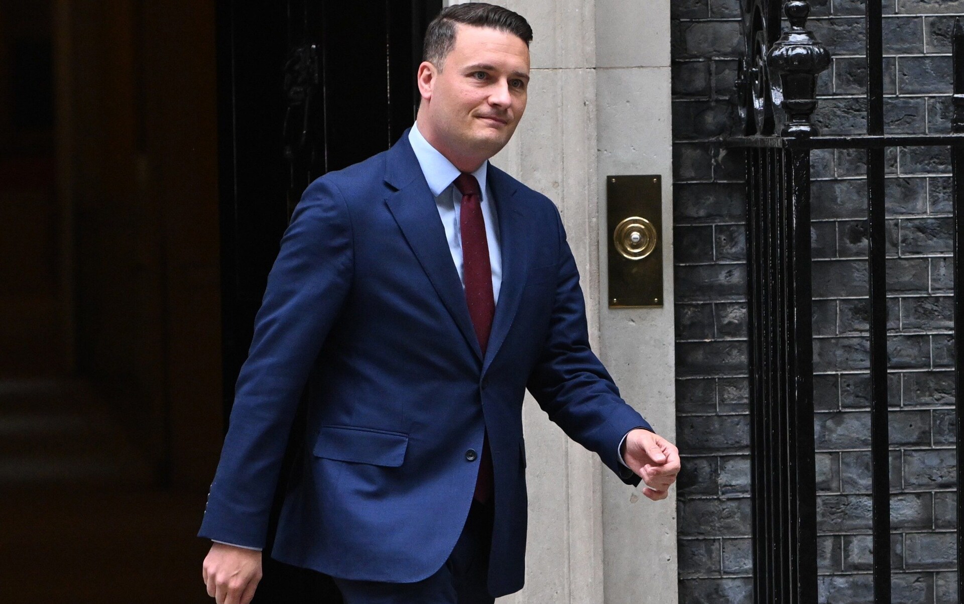 Starmer snub ignites Streeting 'coup' plot on day of King's Speech