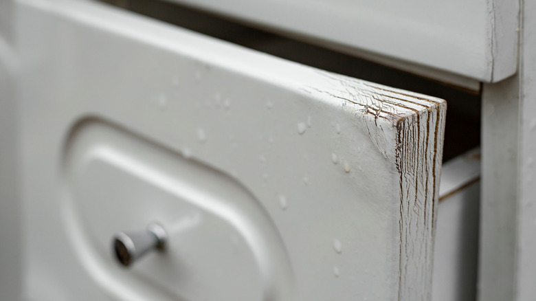 Signs it's time to replace your dated kitchen cabinets (and styles we'd ... - Installation Hours For Minimalist Kitchen Cabinets