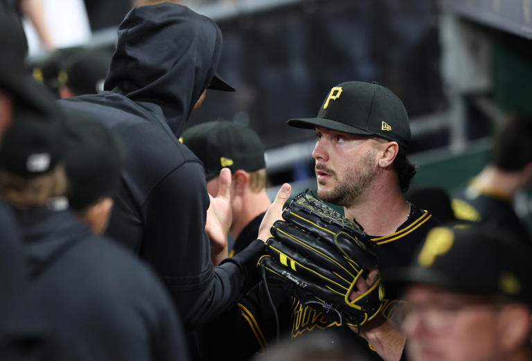 Paul Skenes had a moment with Oneil Cruz in the dugout after