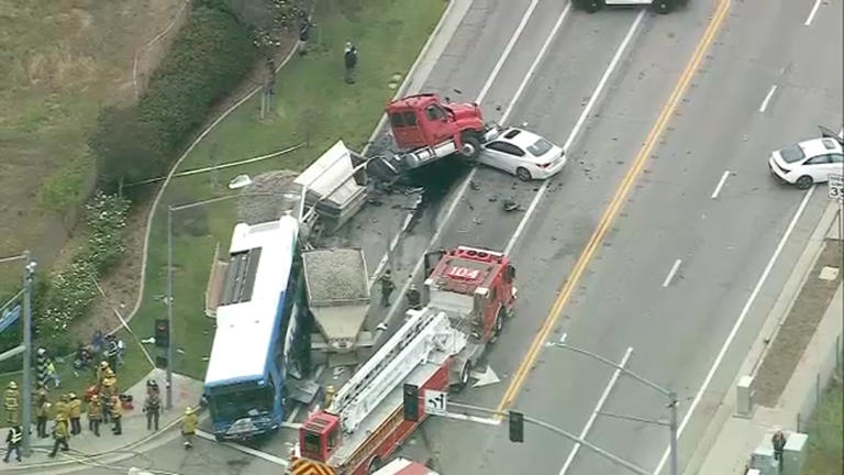 11 injured in Santa Clarita crash involving bus, big rig and cars