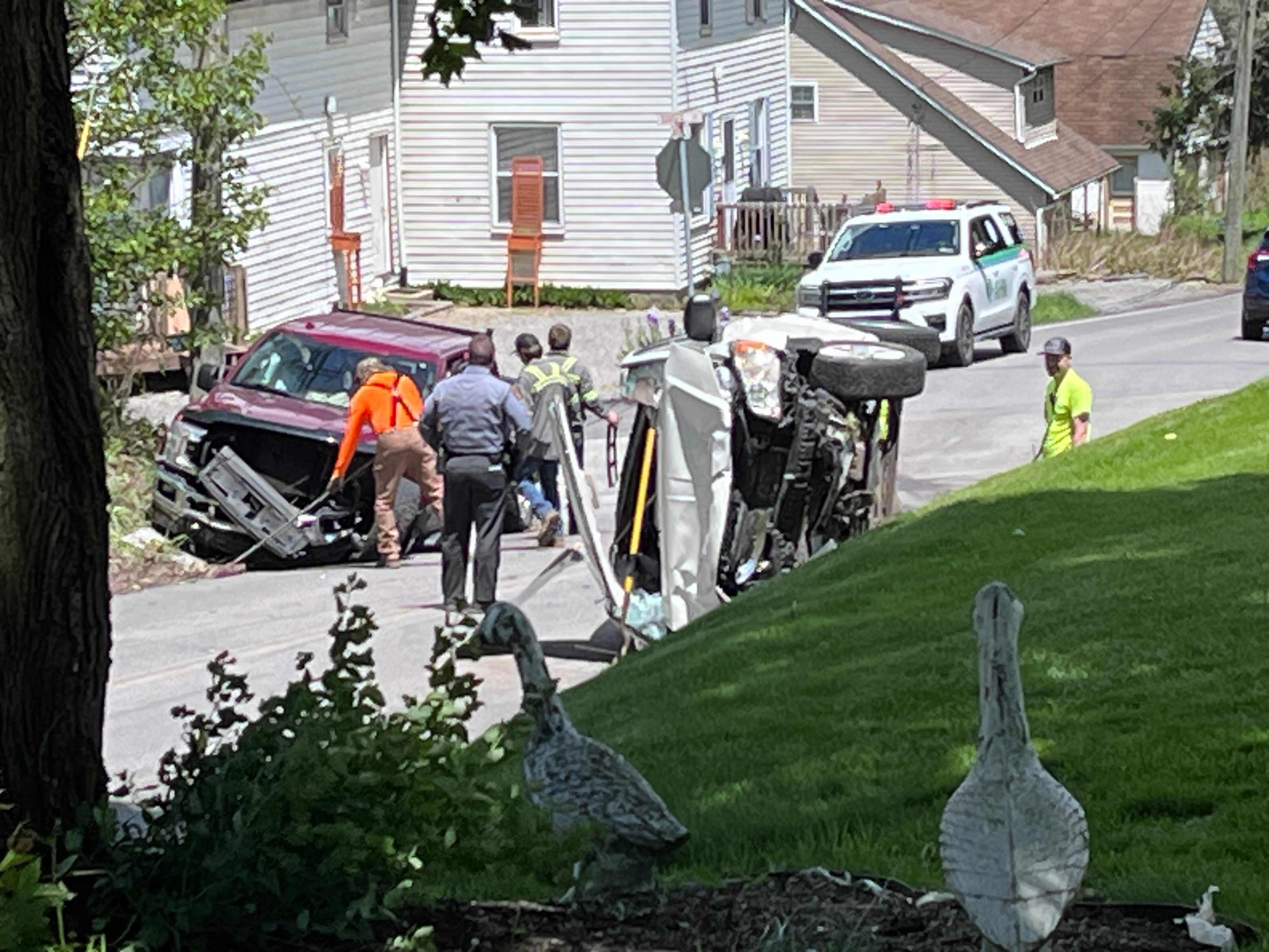 4 ambulances, 2 helicopters respond to Butler County crash