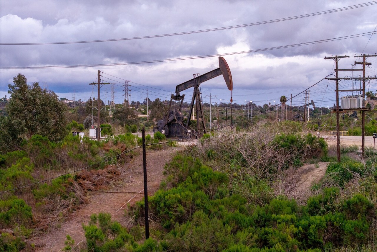 US crude oil inventories post third straight weekly drop