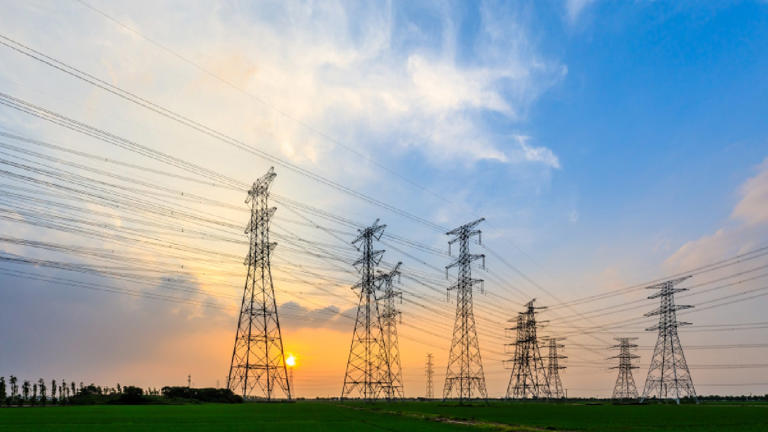 Ofgem advances early funding for transmission projects