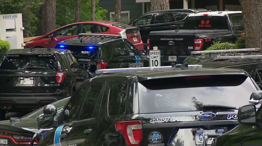 Man arrested after hourslong standoff at apartment complex