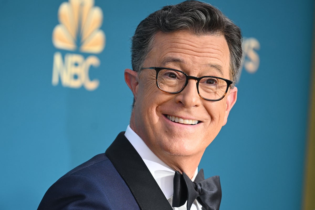 Colbert greeted with 'deafening cheers' in Late Show taping - live
