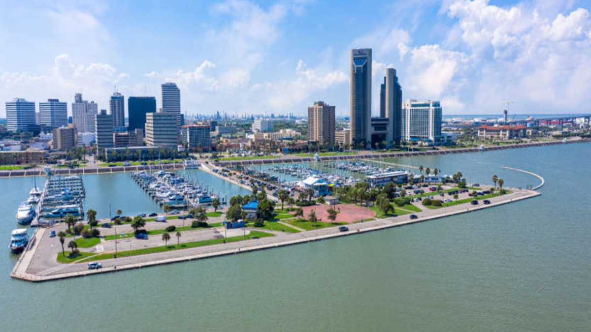 These 10 affordable beach towns are becoming retirement hotspots. Could ...