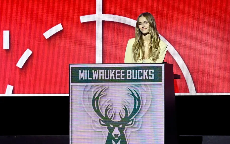 Bucks entertain Giannis trade offers as draft nears