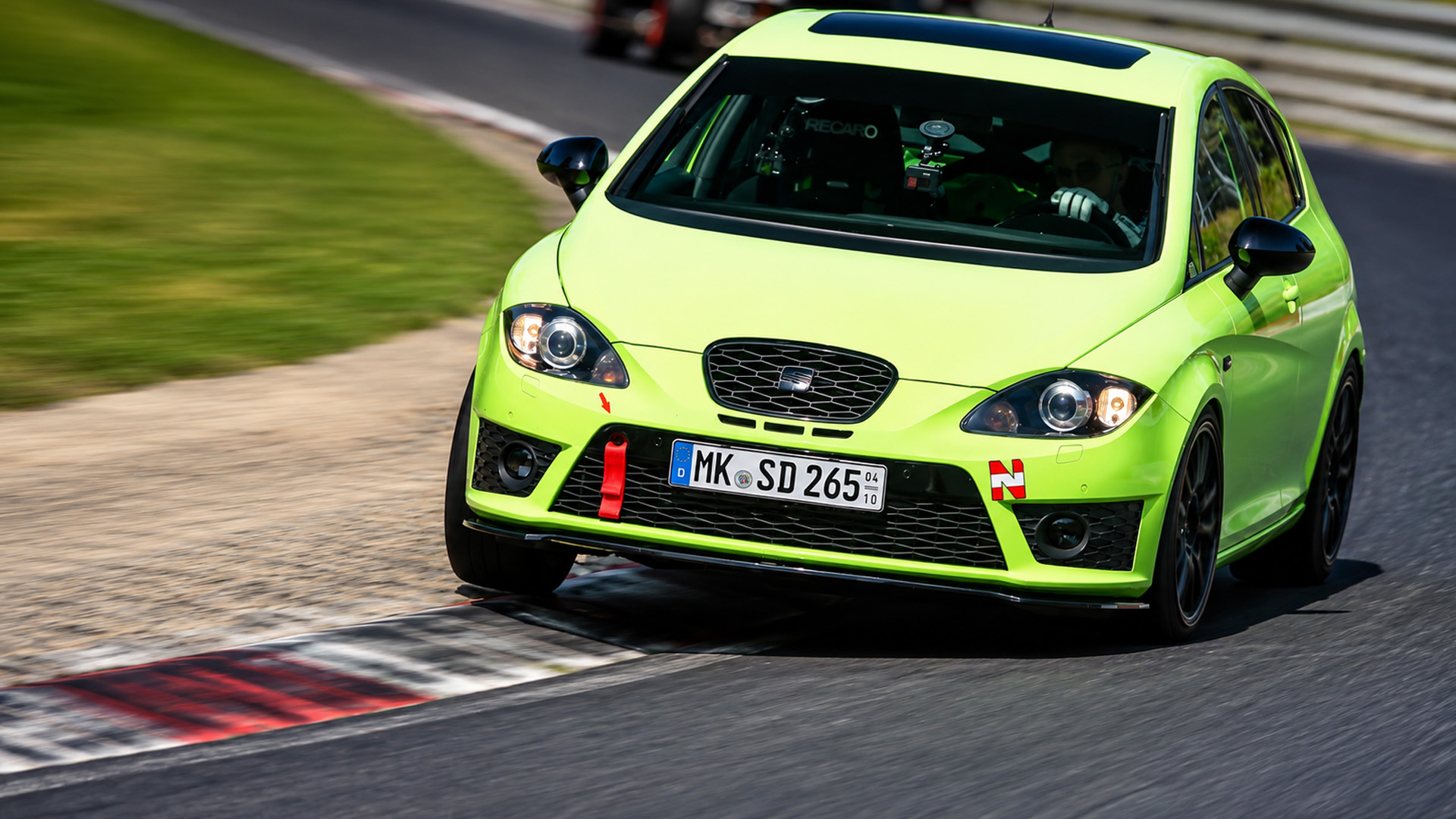 Can this small Cupra R handle Nürburgring pressure?