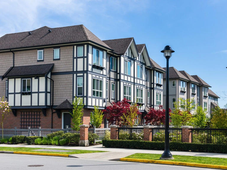 Condo smarts: Bareland and townhouse stratas have high level of ... - Urban Townhouse Condo Decor