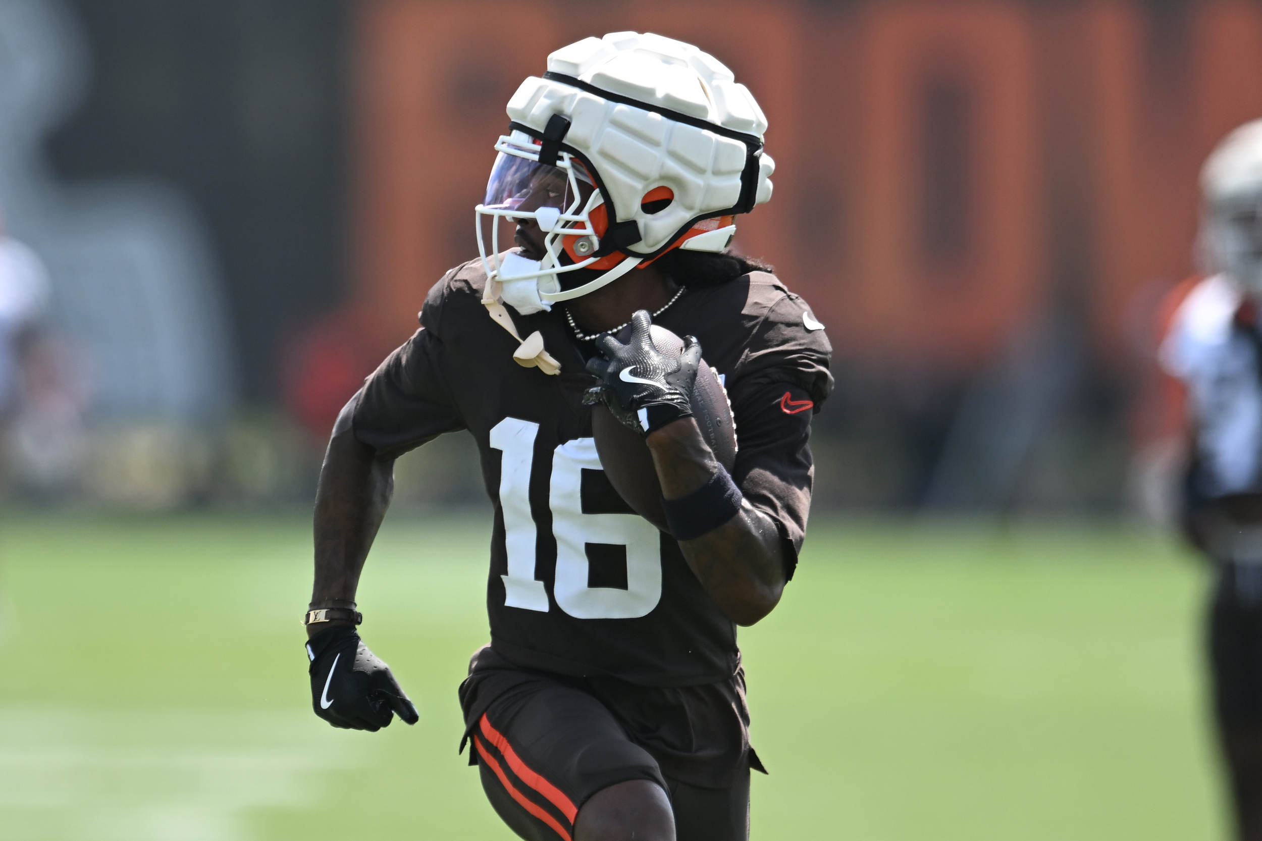 Former controversial Steelers wide receiver bashes the fan base