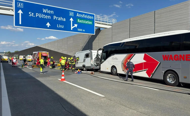 Großeinsatz auf A1! 15 Verletzte bei Massencrash