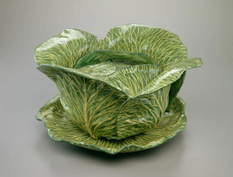 6 vintage plate styles that experts say are worth a lot
