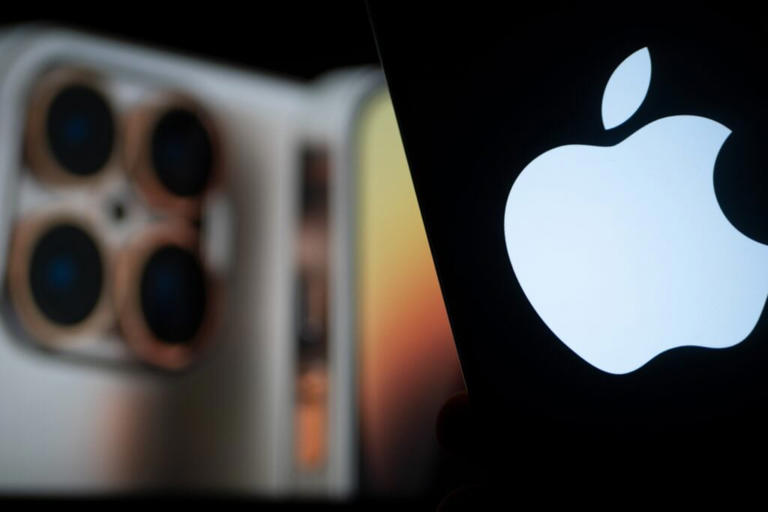 Apple stock is gaining today: What's happening behind the scenes?