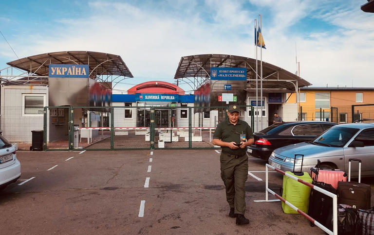 Border crossings in Zakarpattia temporarily halted for first time due ...
