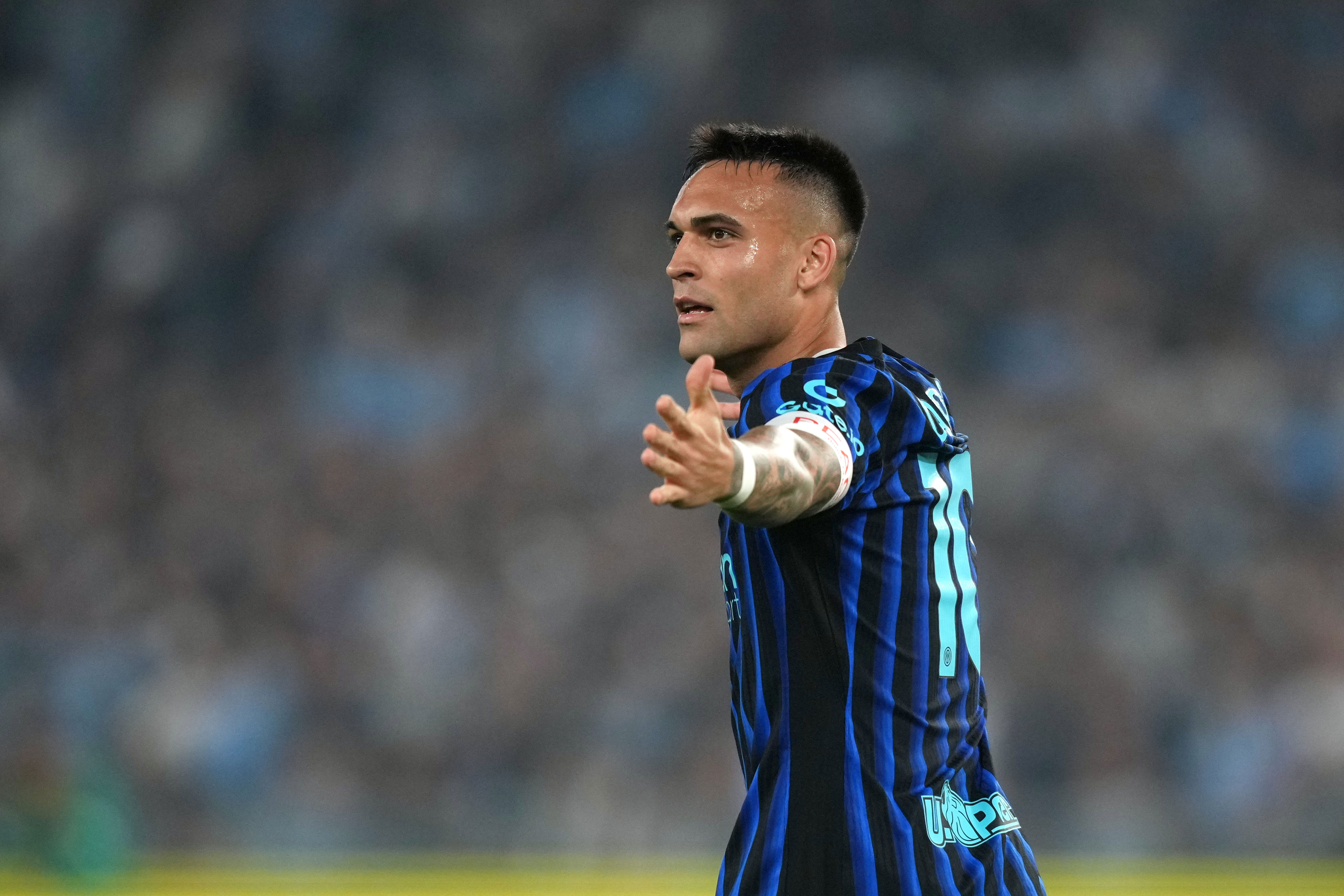 Lautaro Martínez celebra tras marcar el segundo gol del Inter de Milán en la victoria 2-0 ante la Lazio en la final de la Copa Italia. (AP Foto/Andrew Medichini)