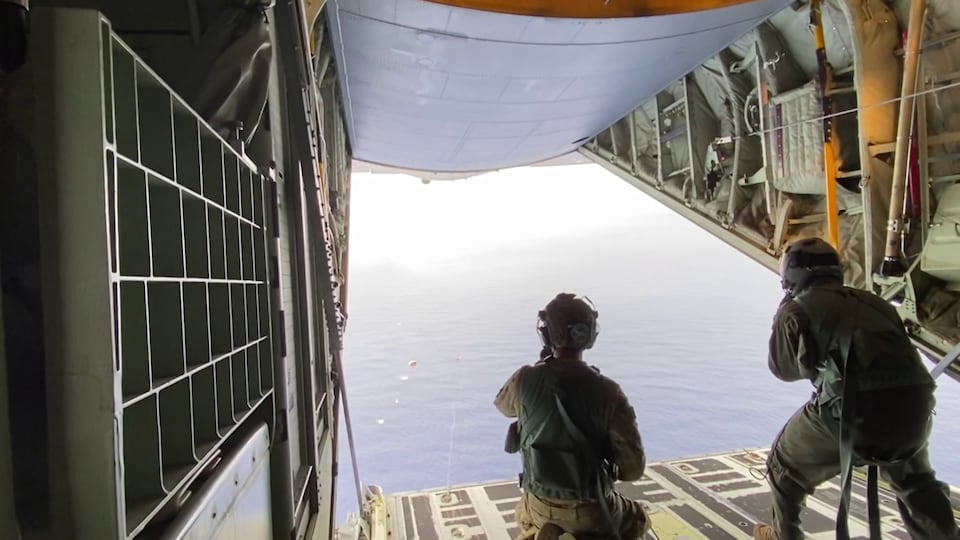 Coast Guard and Air Force crews recover 11 survivors in Florida rescue