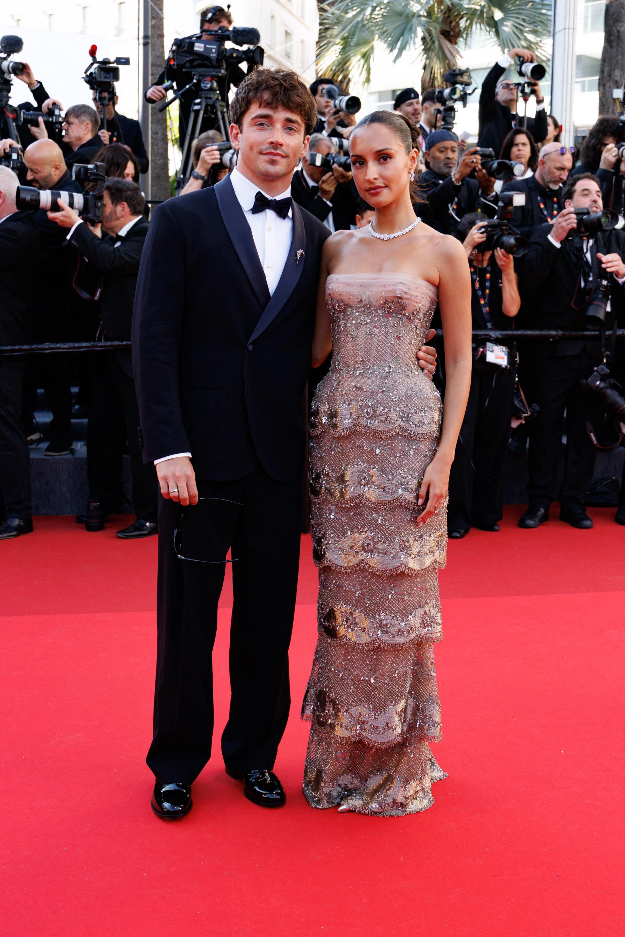 Charles Leclerc chic en smoking, Alexandra Saint Mleux sublime en robe ...