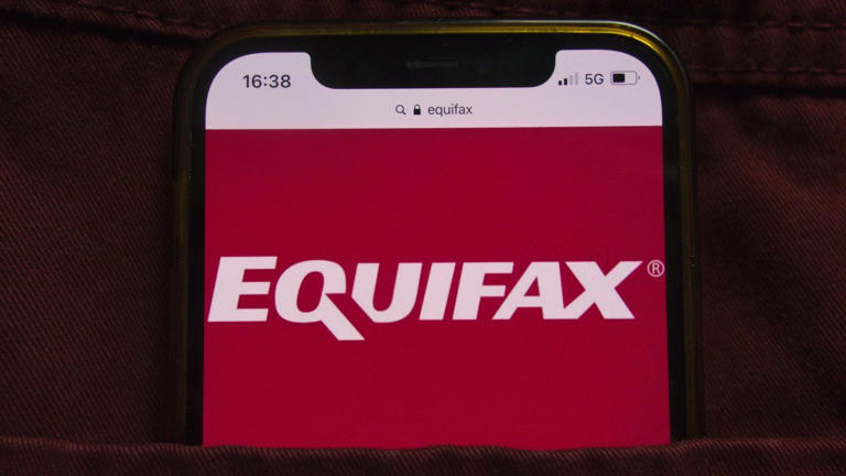 A new class action against Equifax and TransUnion could pay Quebecers ...