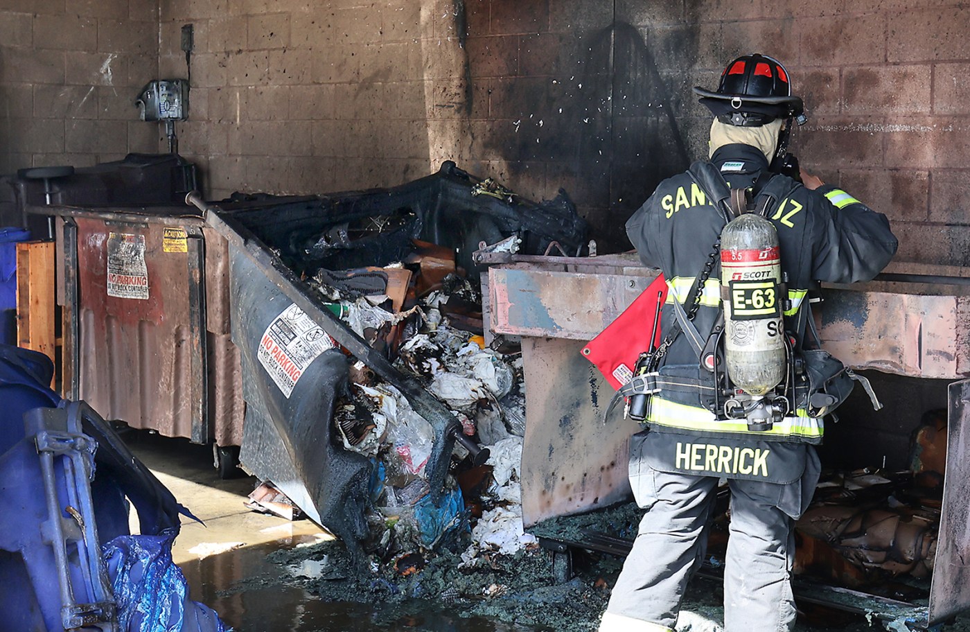 Dumpster fire breaks out in Santa Cruz shopping center