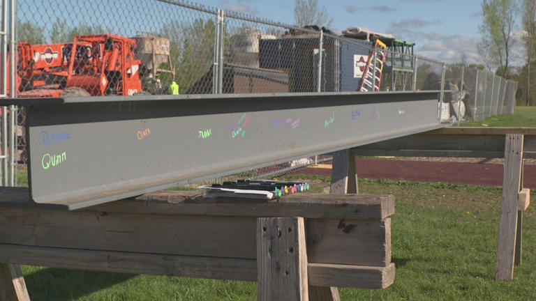 Oshkosh elementary students get unique opportunity to sign beam in new ...