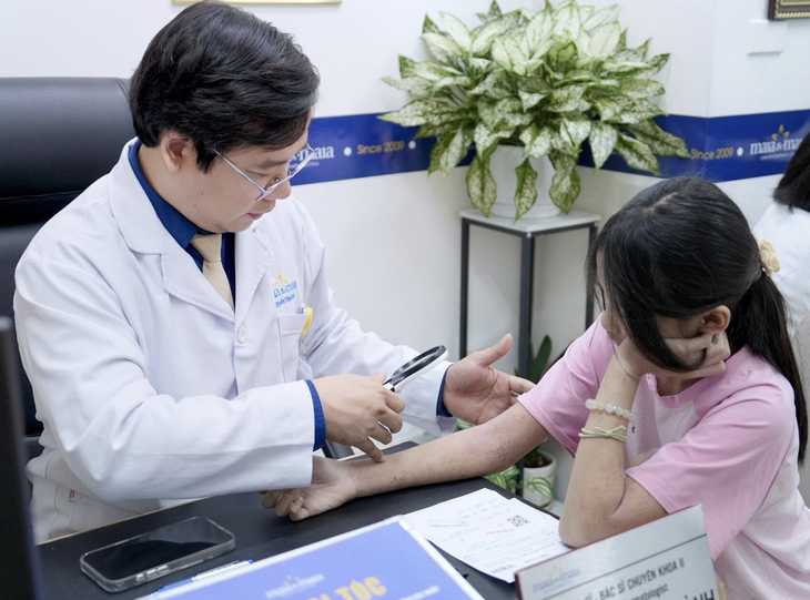 Nhiều người viêm da, mẩn ngứa khi đi bơi: Bác sĩ chỉ cách phòng tránh