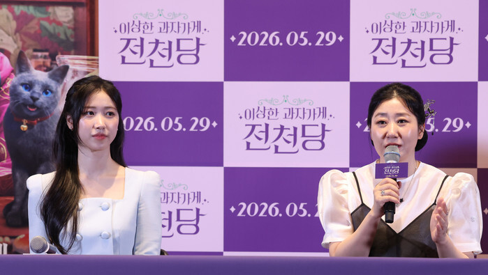 S Korean actresses Ra Mi-ran and Lee Rae