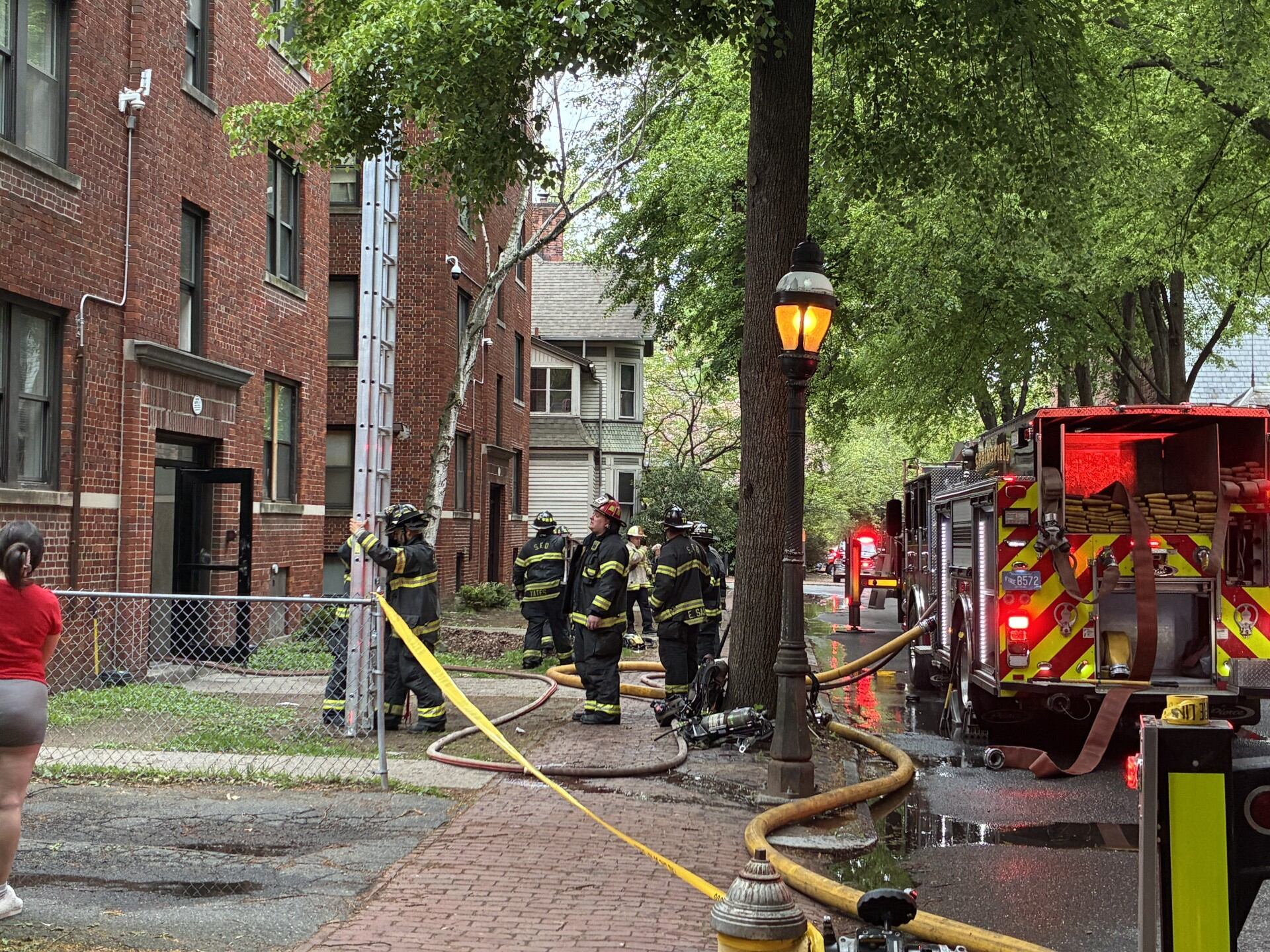 Fire crews battle apartment fire in downtown Springfield