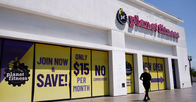 Planet Fitness canceled woman's membership after she reported man in ...