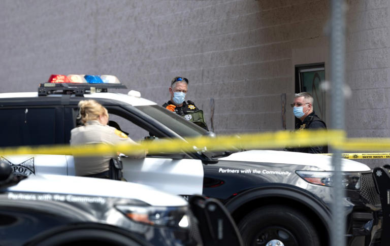 Gunman kills ex-wife and her new husband in Las Vegas grocery store ...