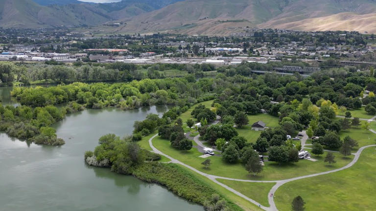 Washington's longest loop trail passes through a riverside state park ...