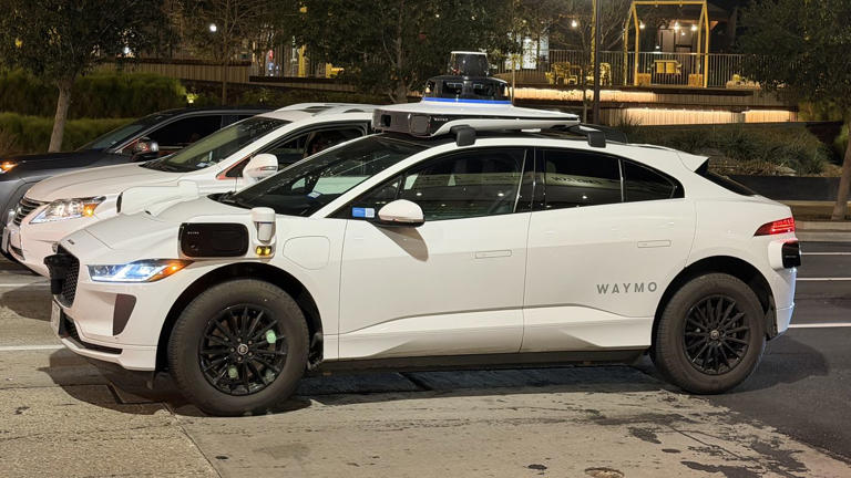 Waymo nearly doubles Houston service area before World Cup