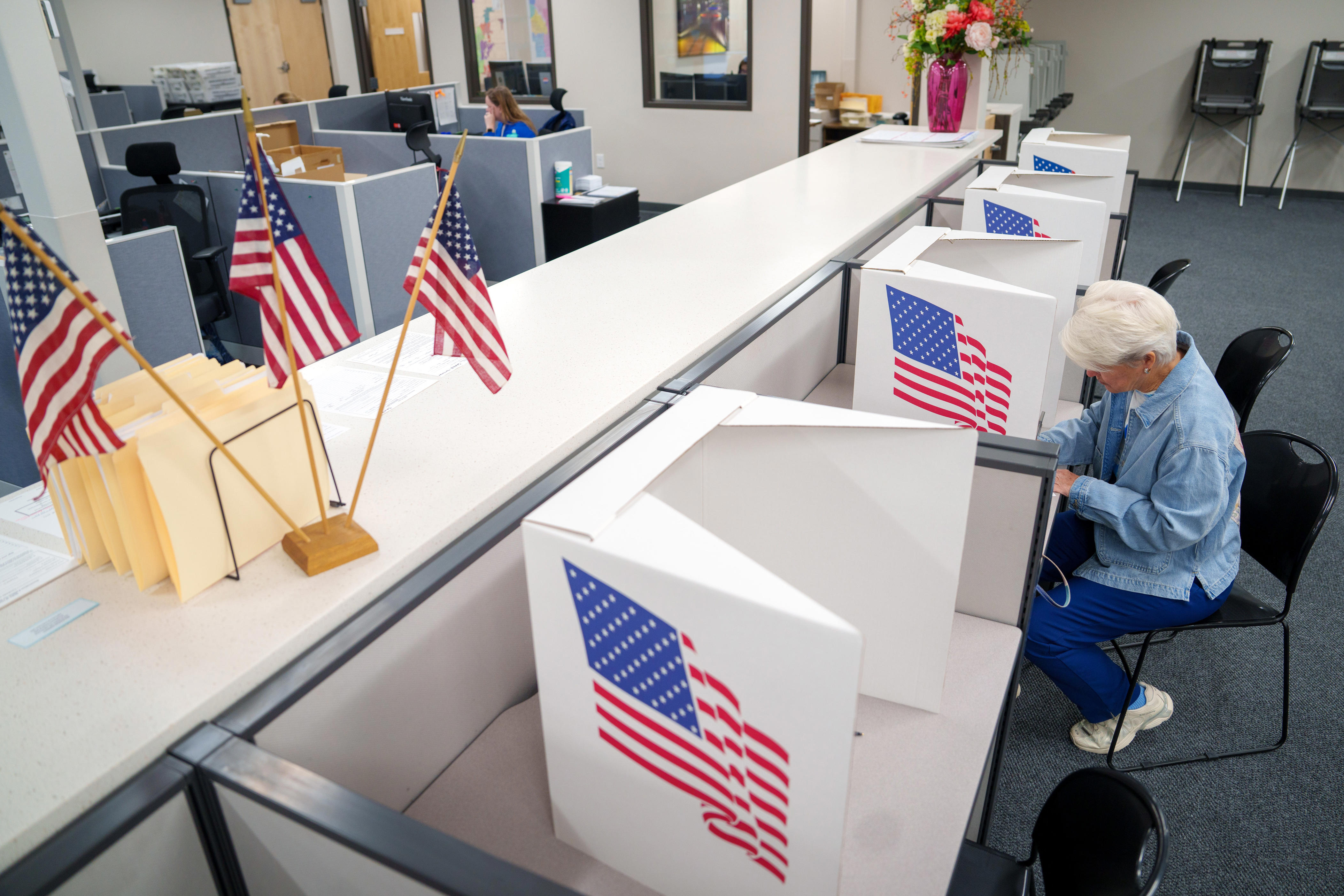 Who's on the ballot, and how to vote in Iowa for the 2026 primary