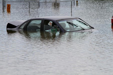 Cruzar una calle inundada en puede costarte hasta 80 mil pesos, a menos ...